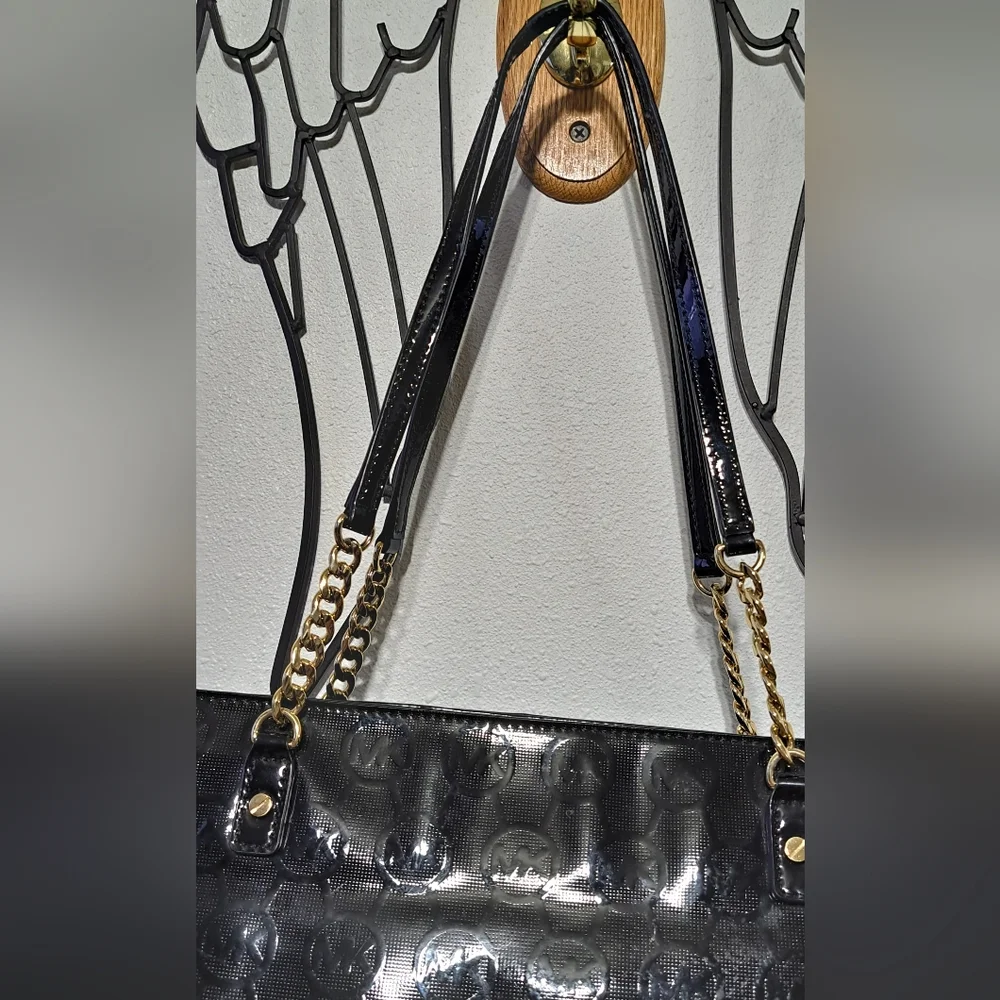 Michael Kors Elegant Black Tote Bag - Picture 4 of 7